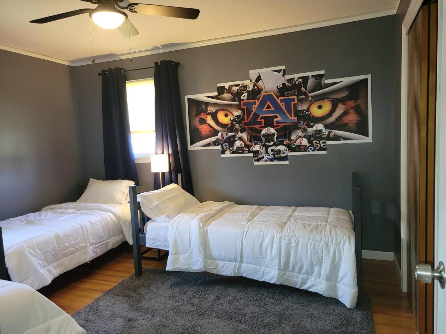 הוילה מונטגומרי Capital City Eagle'S Nest - Pool Table - Pet Friendly - 6 Beds מראה חיצוני תמונה